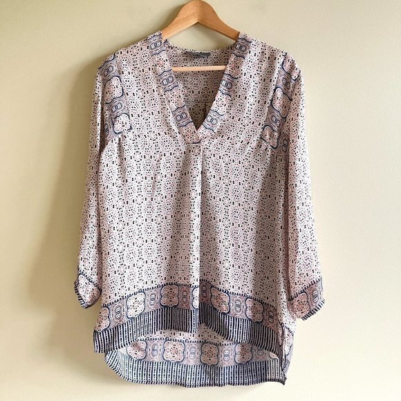 Vince White Blue Pink Collarless Pullover V-Neck 100% Silk Top Blouse Size 4‎ - Picture 1 of 6
